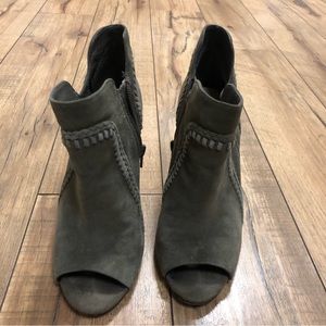 Vincent Camuto forest green open toe heels